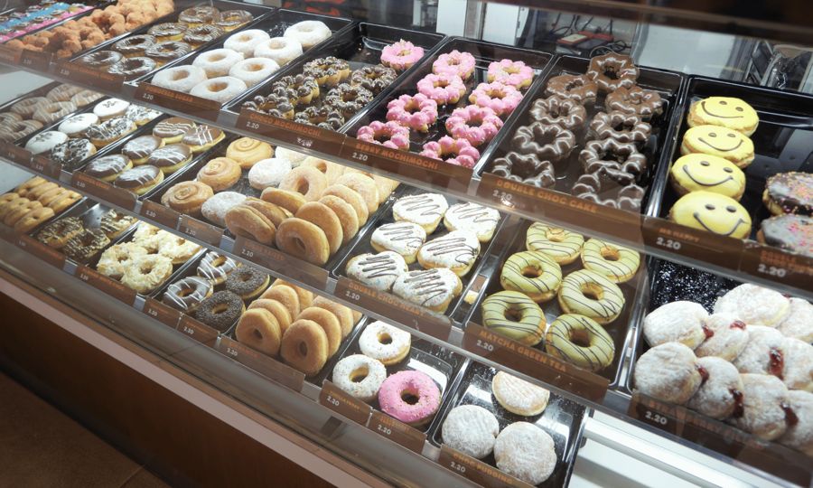 A bakery case full of donuts